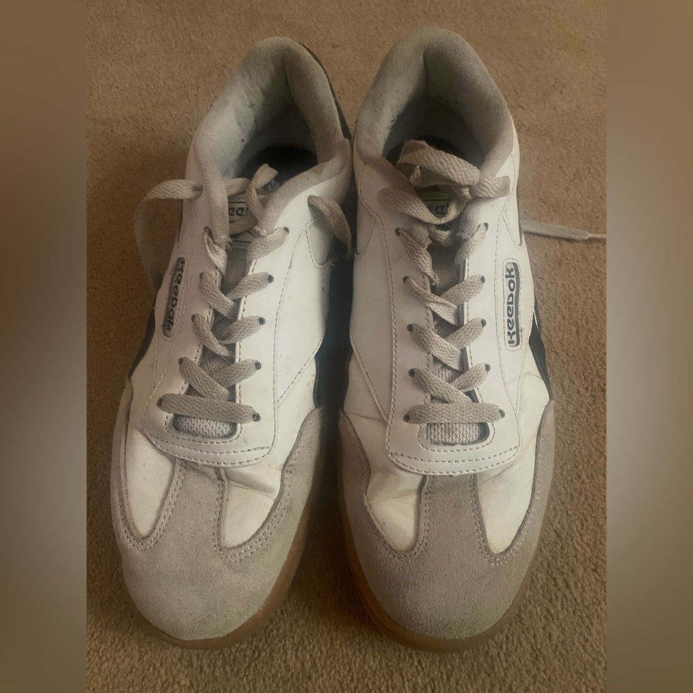 Reebok Women’s White Leather Black Stripes Sneaker 10